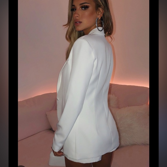 Elegant White Blazer for Women - Picture 2 of 4